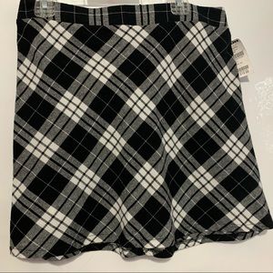 Tillys black plaid skirt